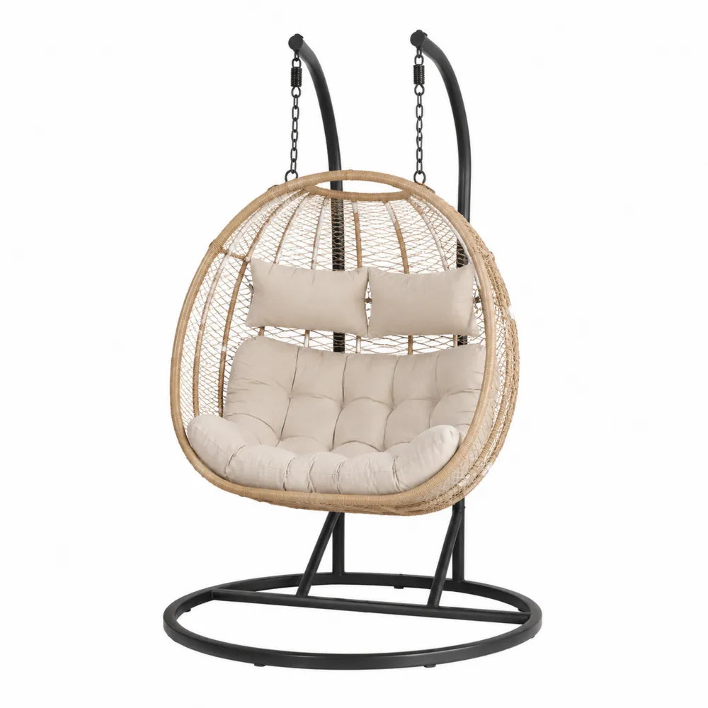 Fauteuil suspendu de jardin 2 places en forme d’œuf en résine tressée PE naturel avec support acier noir 135 x 80 x 200 cm coussins beige